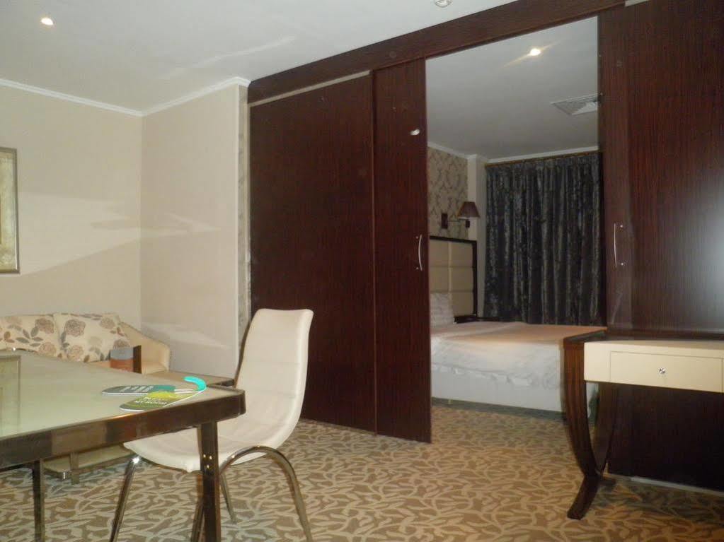 Imperial Suites Hotel Manama Exterior photo