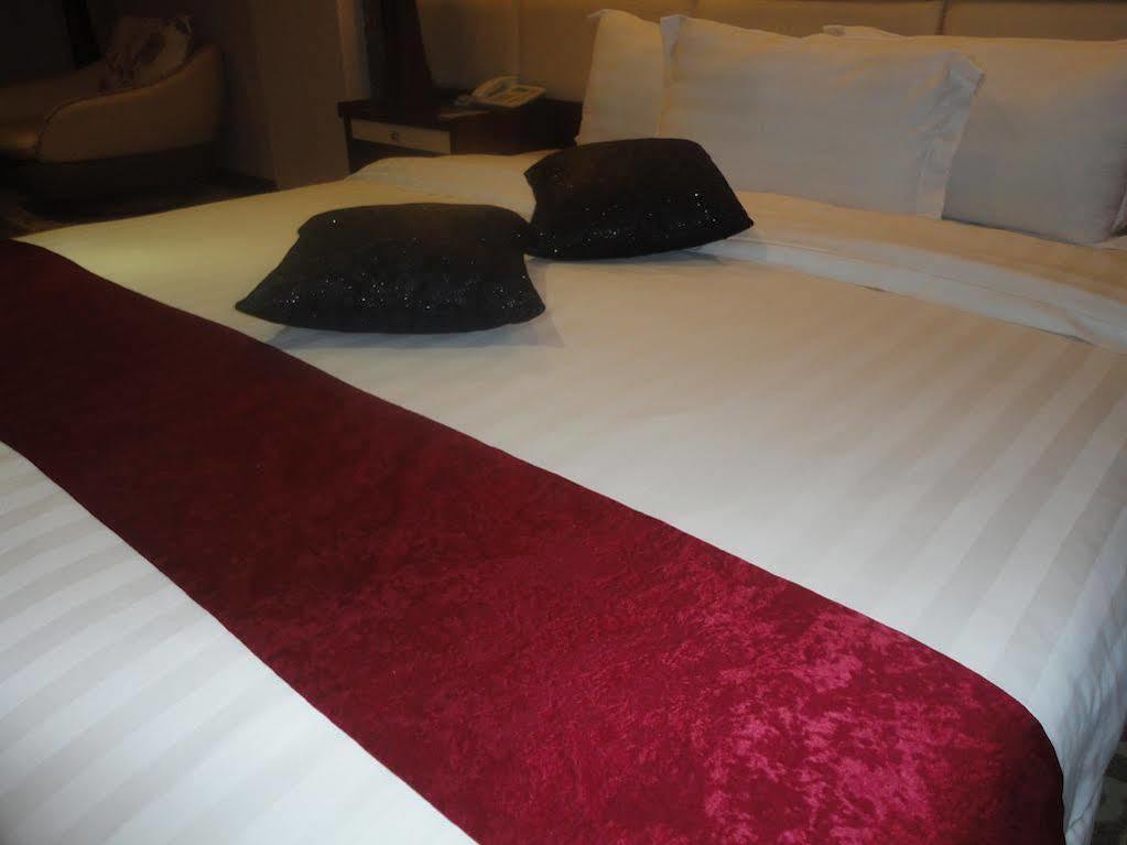 Imperial Suites Hotel Manama Exterior photo