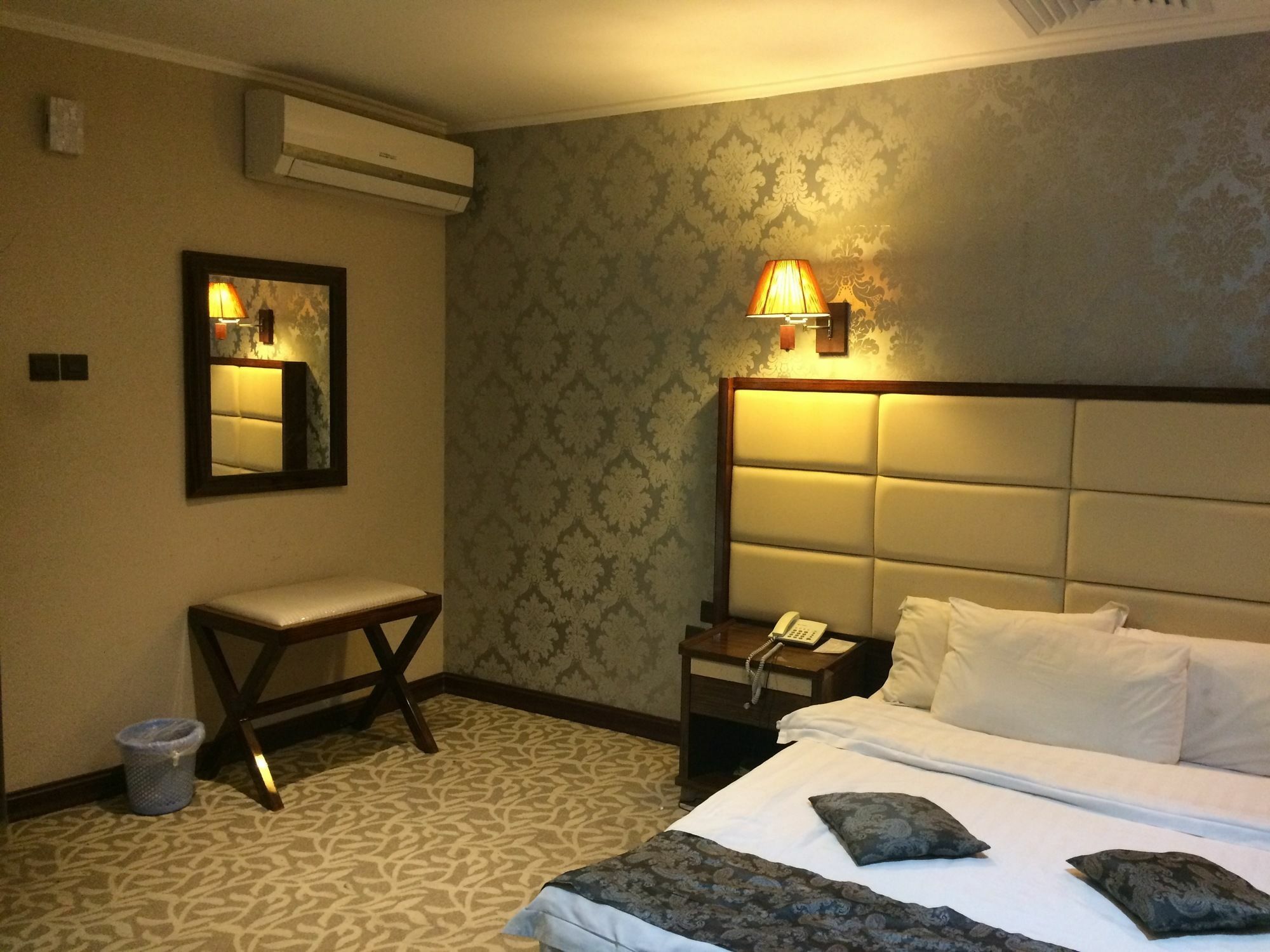 Imperial Suites Hotel Manama Exterior photo