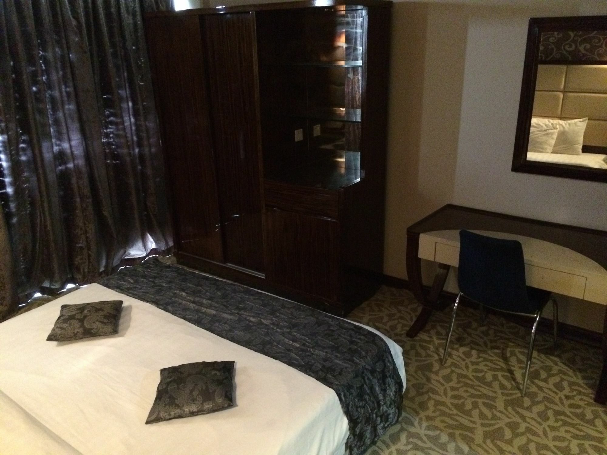 Imperial Suites Hotel Manama Exterior photo